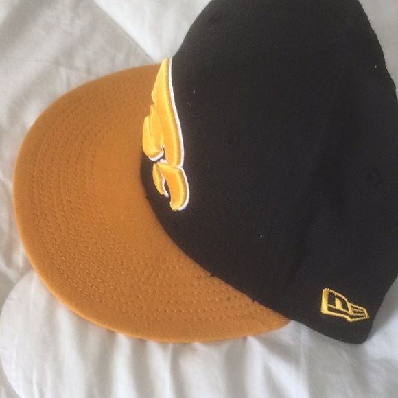 New Era Men’s Iowa fitted baseball hat - Picture 2 of 4